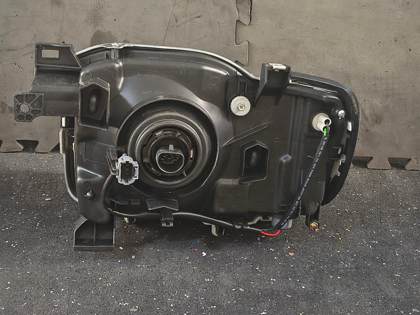 2002-2004 Nissan Xterra Driver & Passenger Side Halogen Headlights Pair with Bulbs 🚘💡