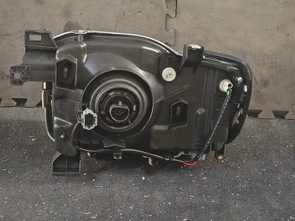 2002-2004 Nissan Xterra Driver & Passenger Side Halogen Headlights Pair with Bulbs 🚘💡