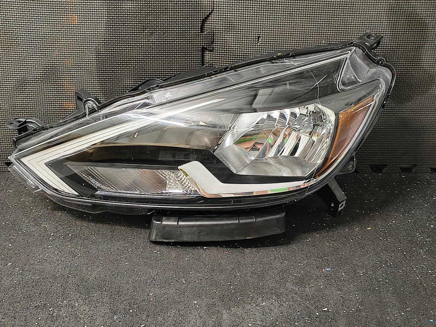 2013–2015 Nissan Sentra Driver Side Halogen Headlight Assembly (1.8L Engine) 🚘💡