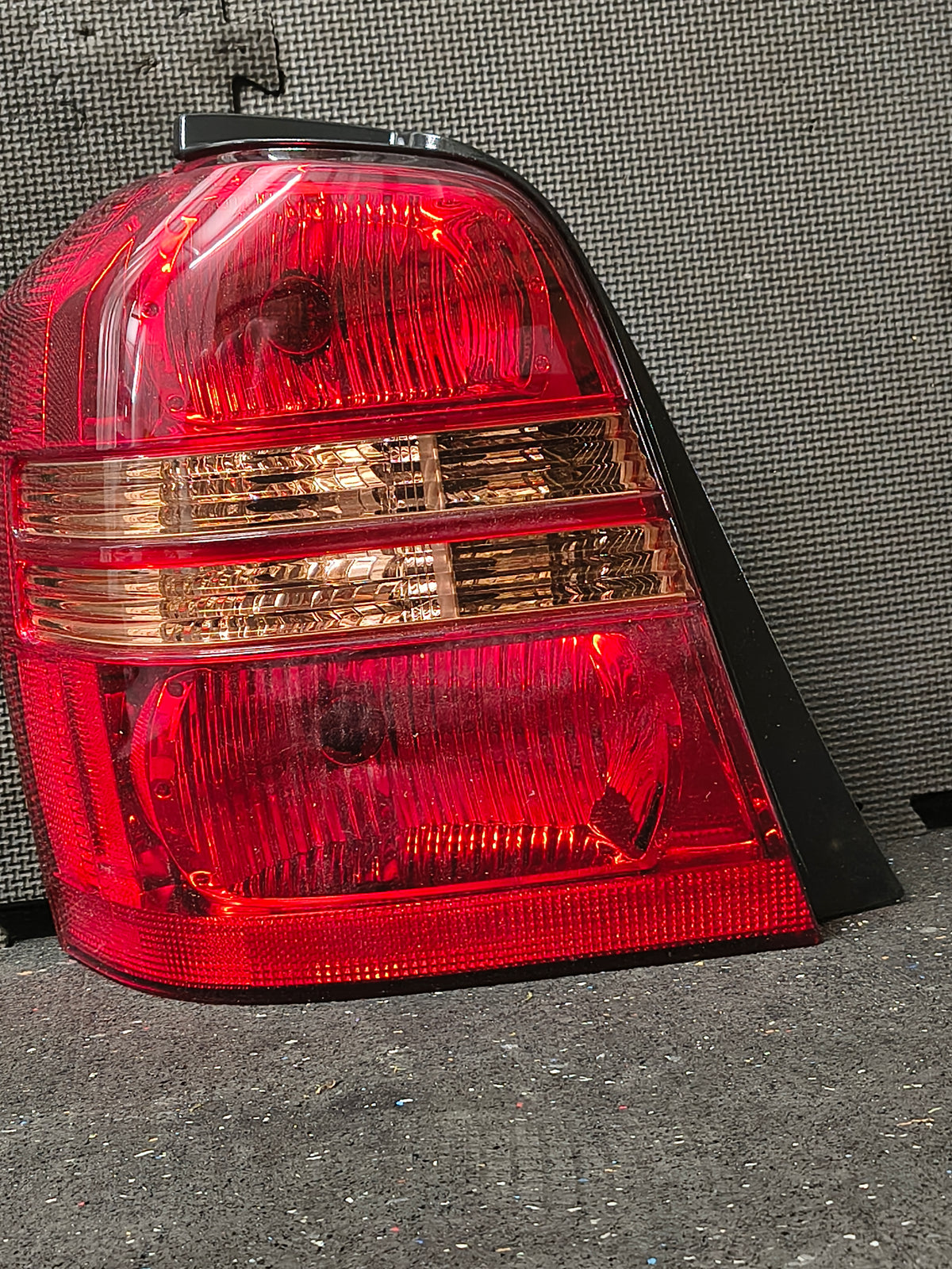 2001–2003 Toyota Highlander Driver Side Halogen Tail Light Assembly 🚘🏮