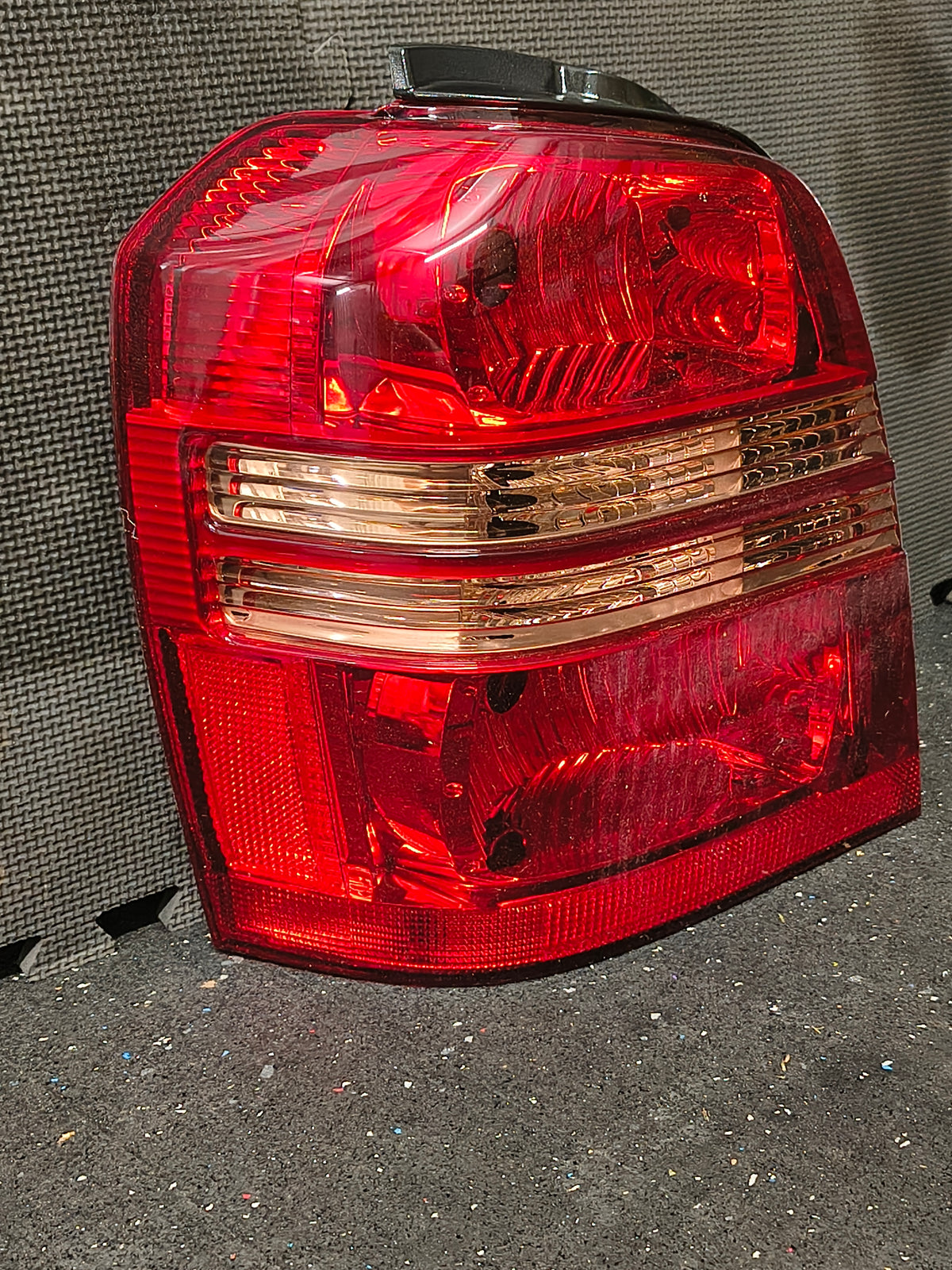2001–2003 Toyota Highlander Driver Side Halogen Tail Light Assembly 🚘🏮