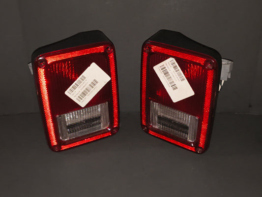 2007–2018 Jeep Wrangler Driver & Passenger Side Halogen Tail Light Pair 🚘💡