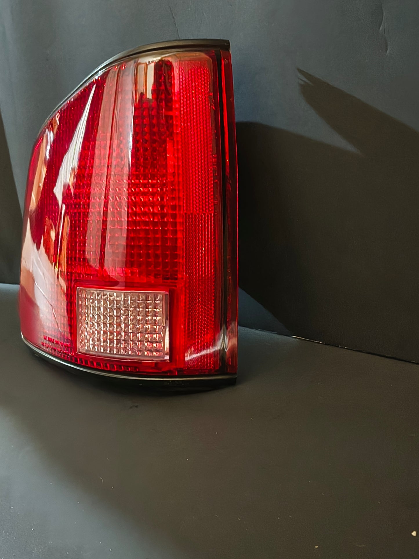 1994–2004 Chevrolet S10 / GMC Sonoma / Isuzu Hombre Driver Side Halogen Tail Light Assembly 🚘💡