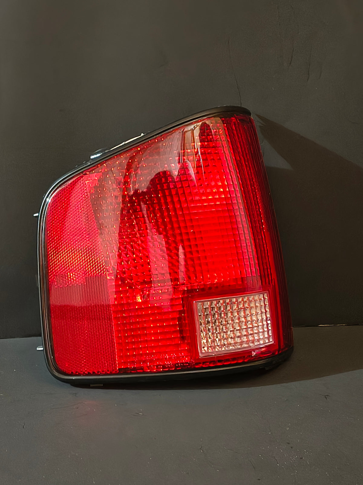 1994–2004 Chevrolet S10 / GMC Sonoma / Isuzu Hombre Driver Side Halogen Tail Light Assembly 🚘💡
