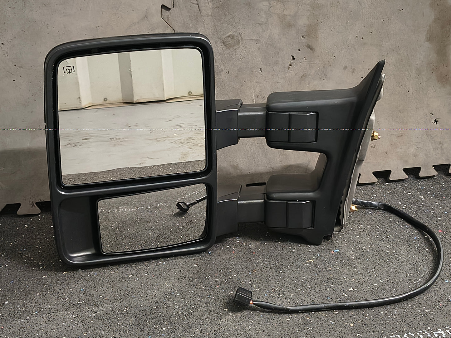 2008–2016 Ford F-250 / F-350 / F-450 / F-550 Super Duty Driver Side Towing Mirror 🚘⚡