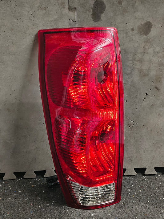 2007–2014 Chevrolet Suburban / Tahoe & GMC Yukon Driver Side Halogen Tail Light 🚨