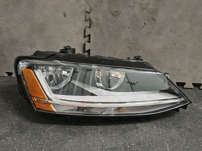 2017–2018 Volkswagen Jetta Passenger Side Halogen Headlight 💡⚡