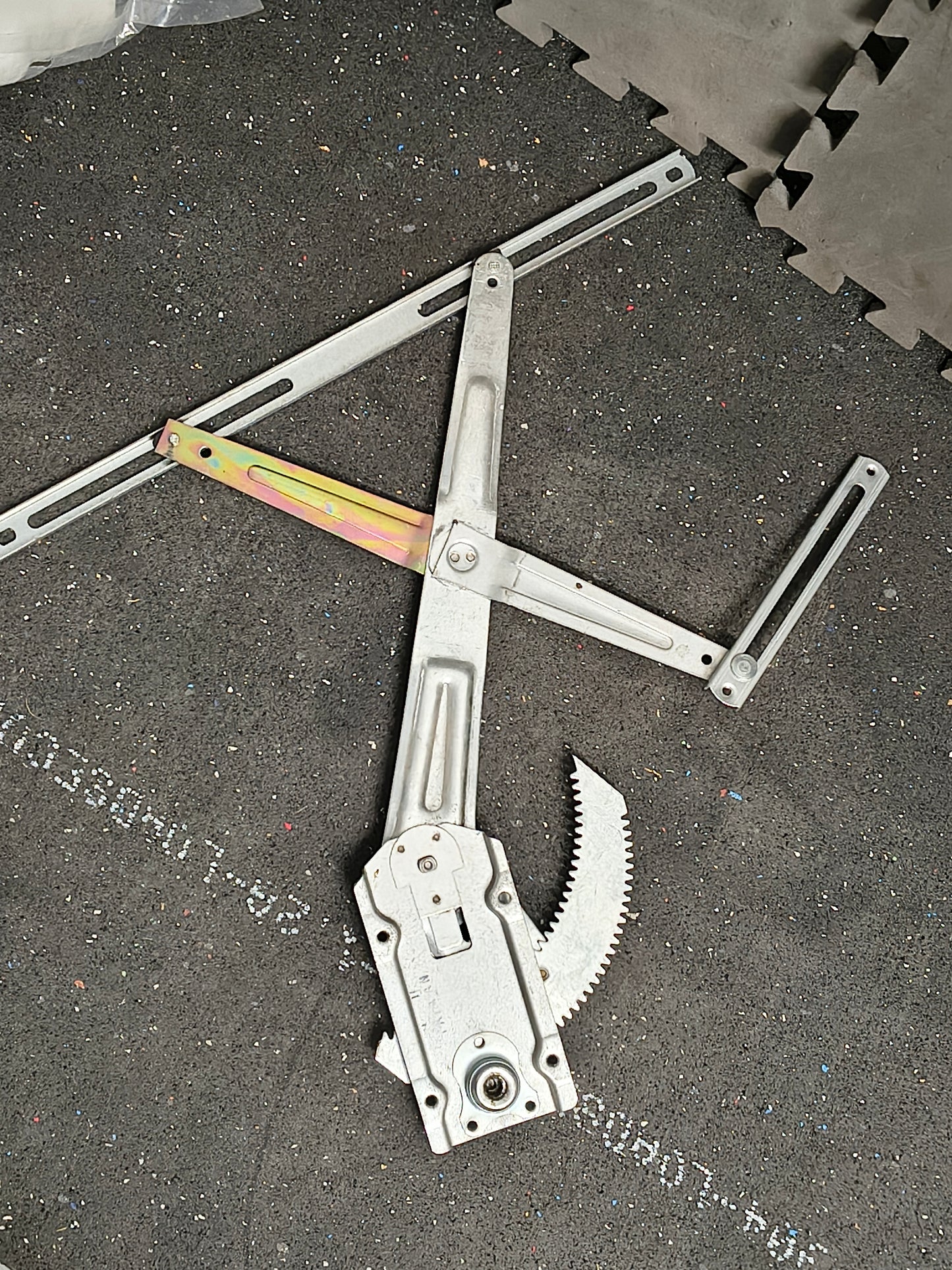 1987–1993 Dodge Ram 50 / 1987–1996 Mitsubishi Mighty Max Driver Side Manual Window Regulator 🚘⚙️
