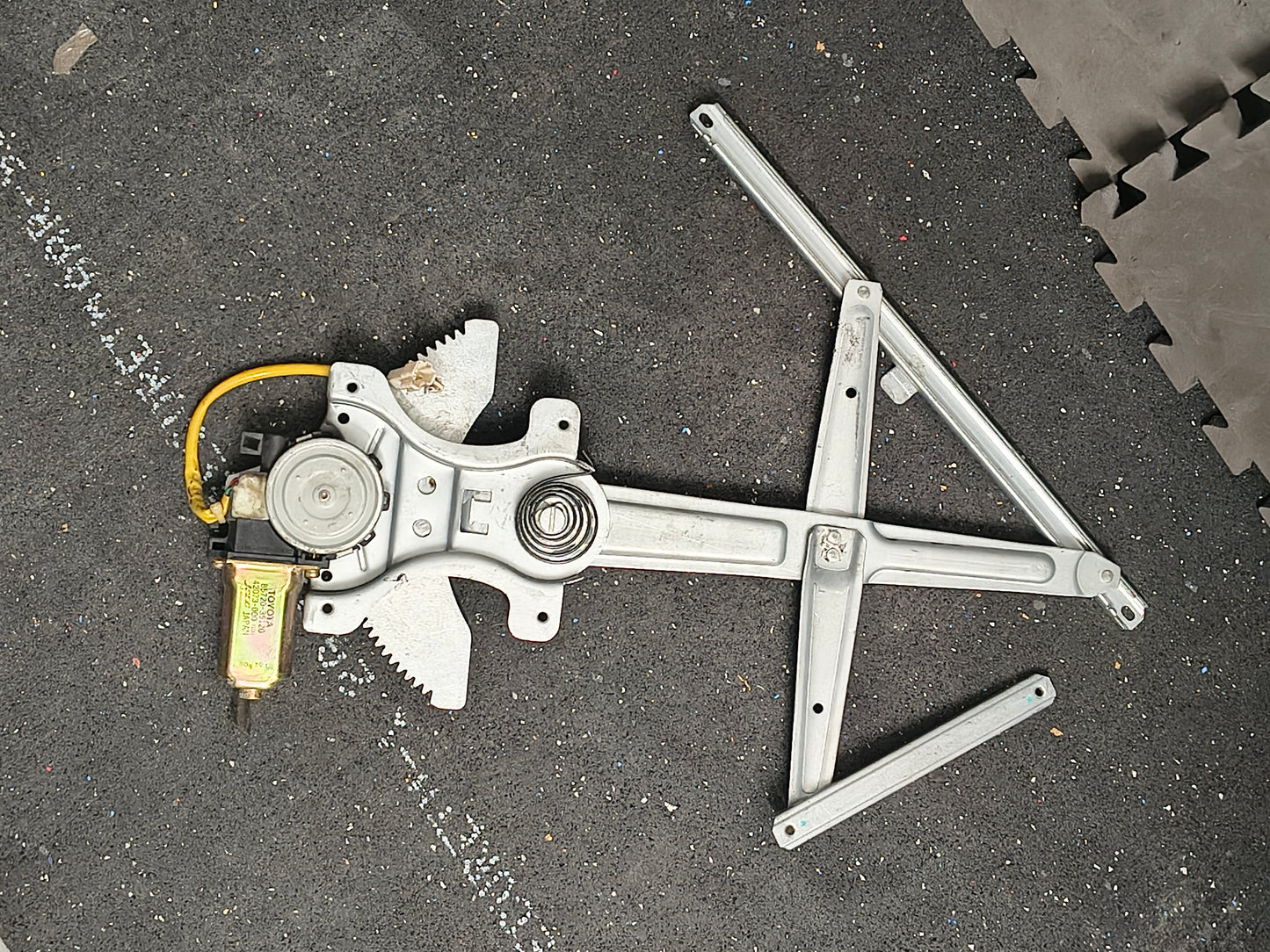 1996-2002 Toyota 4Runner Front Driver Side Power Window Regulator with Motor (JT462934) 🚗🛞