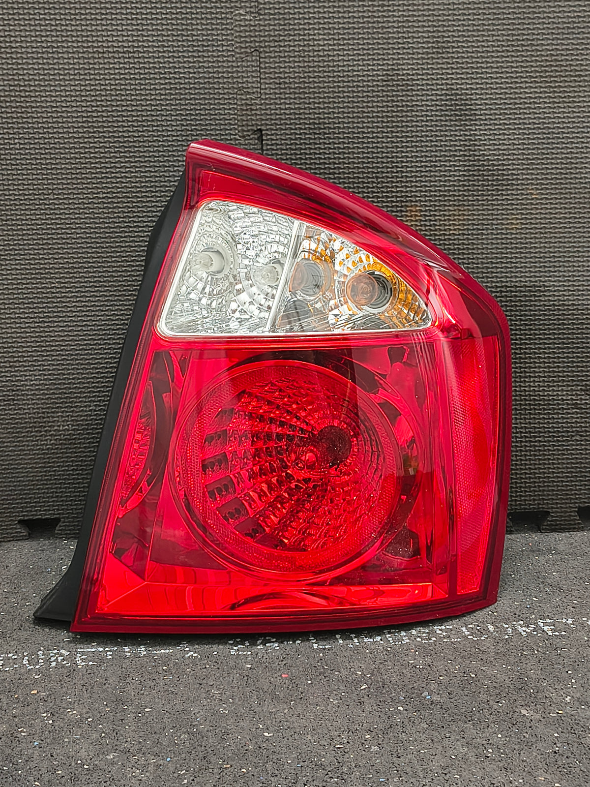 2004–2006 Kia Spectra Passenger Side Halogen Tail Light Assembly (Sedan) 🚘🚨