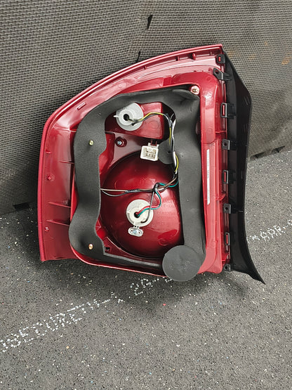 2004–2006 Kia Spectra Passenger Side Halogen Tail Light Assembly (Sedan) 🚘🚨