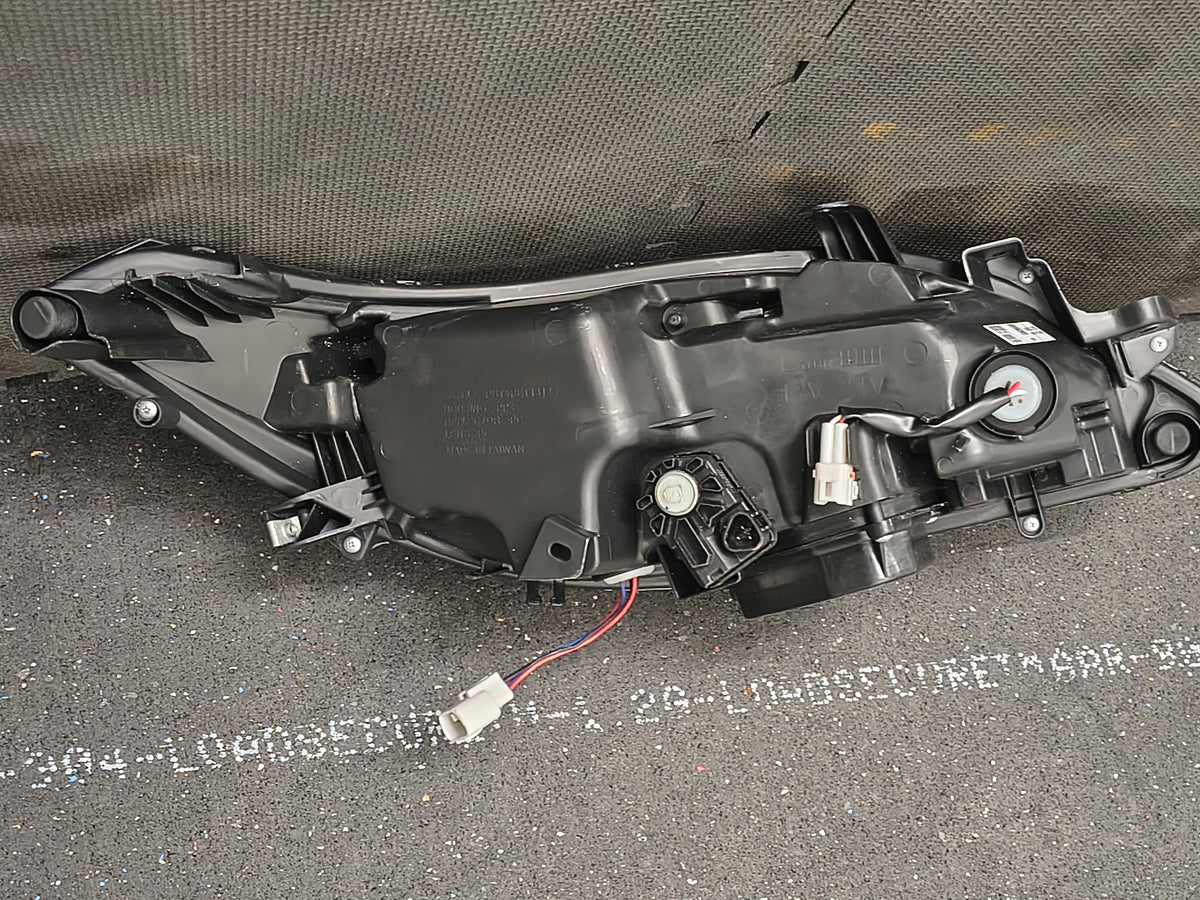 2016–2018 Toyota Avalon Driver Side Full LED Headlight Assembly 🚘💡