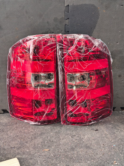 2007–2014 Chevy Silverado 1500 / 2500 HD / 3500 HD Driver & Passenger Side Tail Light Set (Halogen, Bulbs Included) 🚘💡