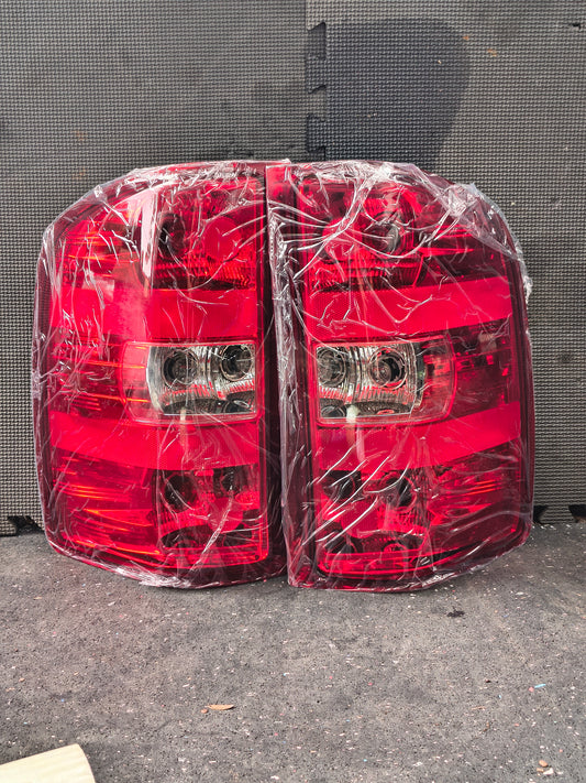 2007–2014 Chevy Silverado 1500 / 2500 HD / 3500 HD Driver & Passenger Side Tail Light Set (Halogen, Bulbs Included) 🚘💡