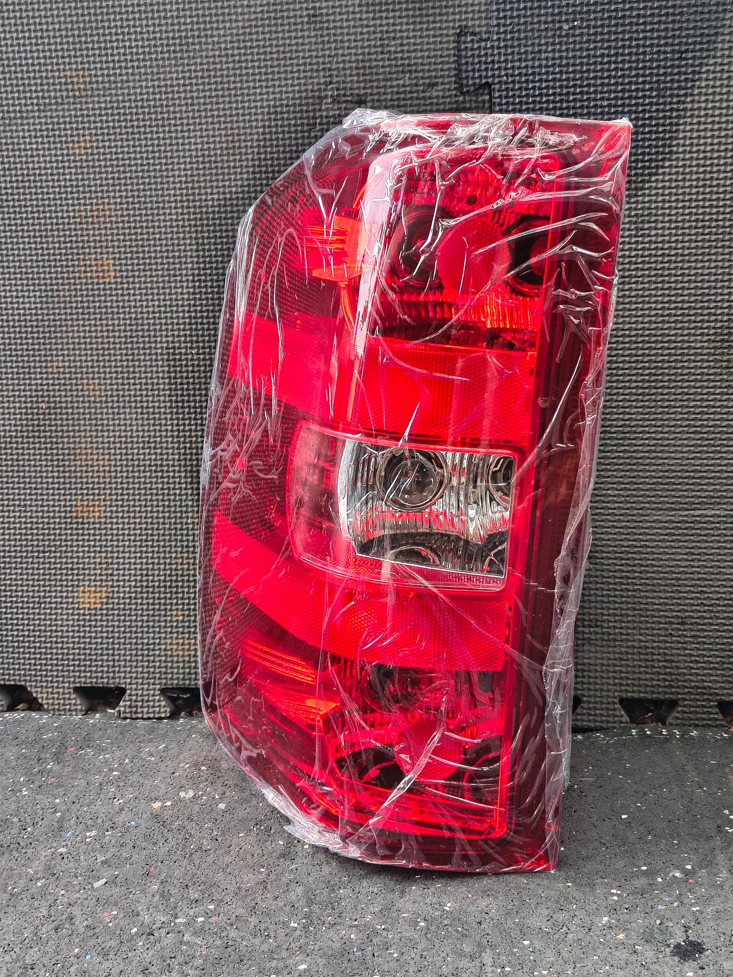 2007–2014 Chevy Silverado 1500 / 2500 HD / 3500 HD Driver & Passenger Side Tail Light Set (Halogen, Bulbs Included) 🚘💡