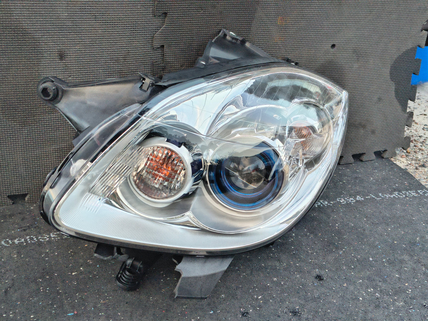 2008–2012 Buick Enclave Driver Side HID / Xenon Headlight Assembly (Complete with Bulb & Ballast) 🚘💡
