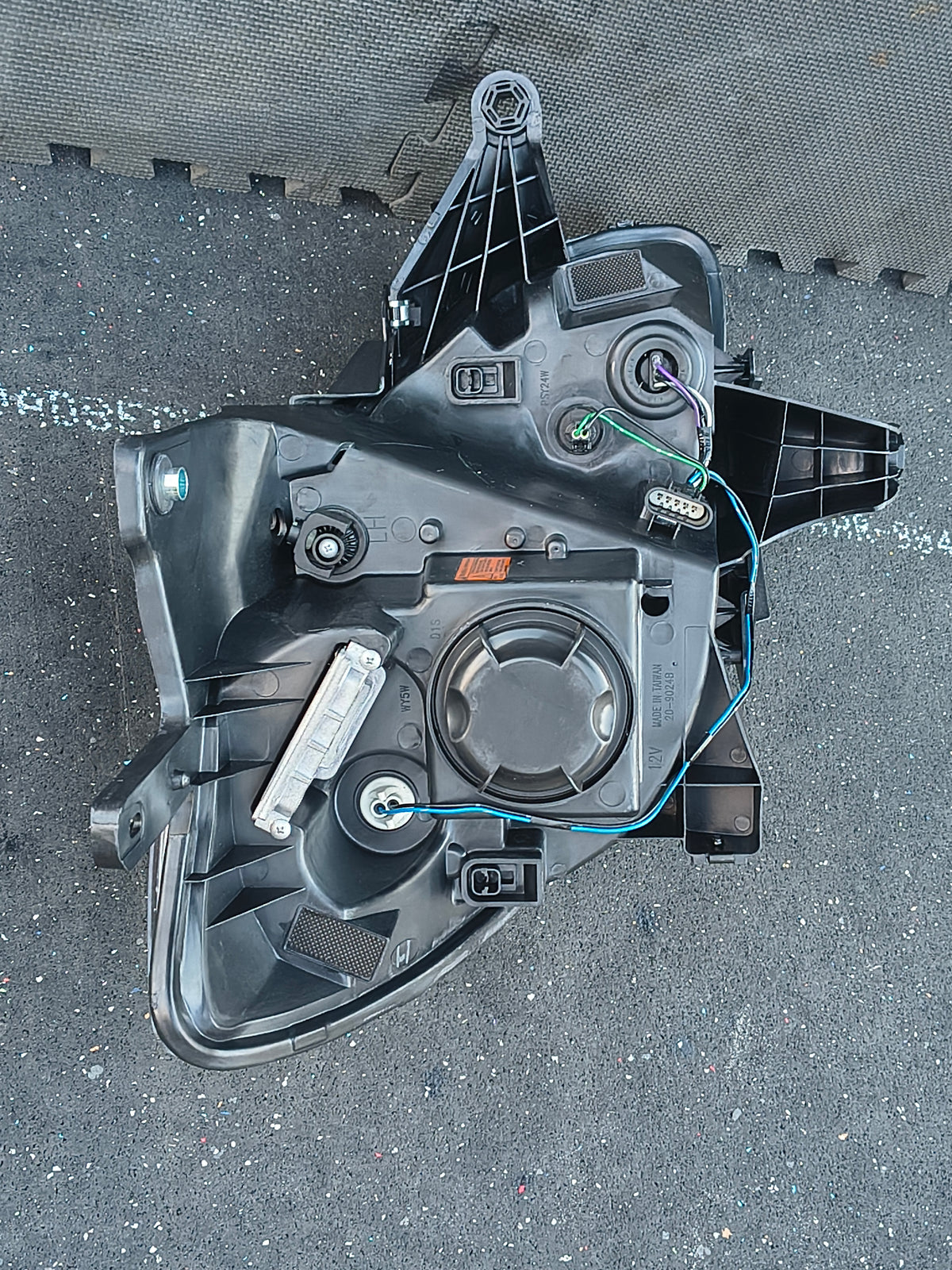 2008–2012 Buick Enclave Driver Side HID / Xenon Headlight Assembly (Complete with Bulb & Ballast) 🚘💡