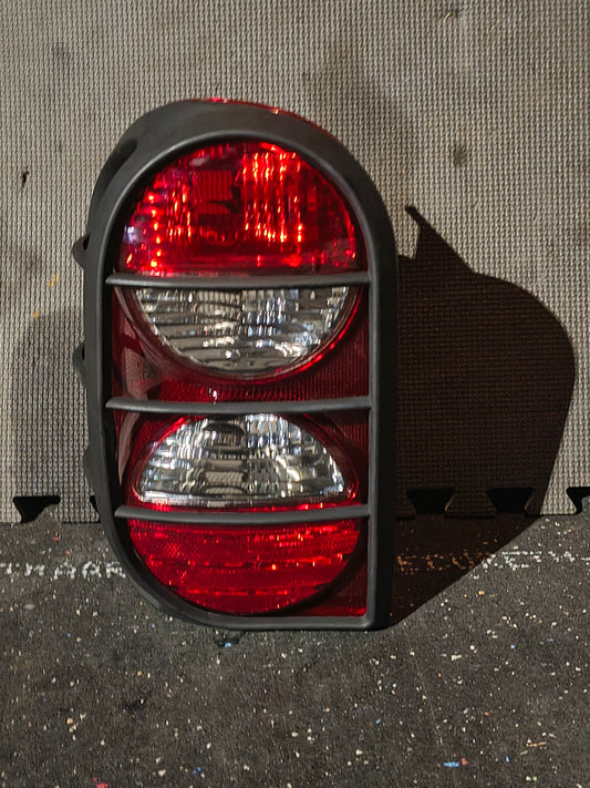 2005–2007 Jeep Liberty Driver Side Tail Light Assembly with Guard (Halogen, Clear & Red Lens) 🚘💡