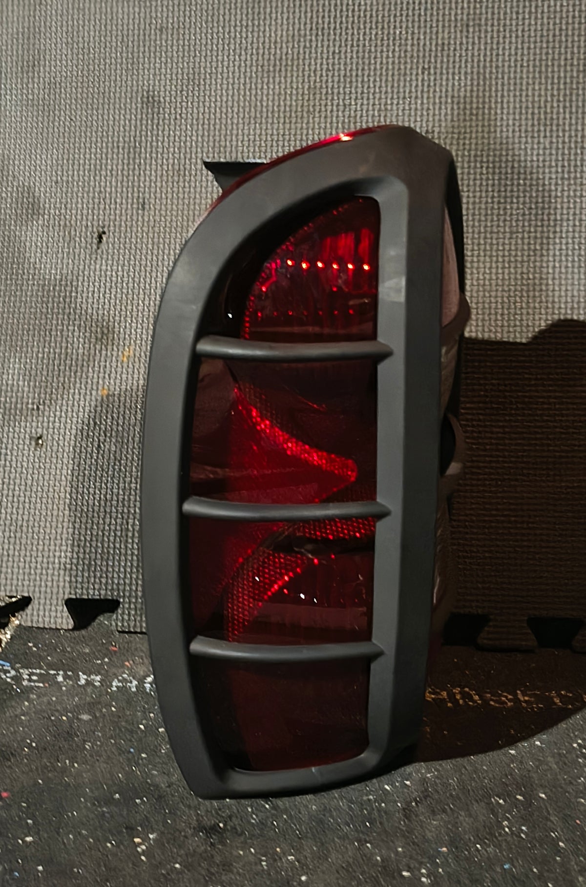 2005–2007 Jeep Liberty Driver Side Tail Light Assembly with Guard (Halogen, Clear & Red Lens) 🚘💡