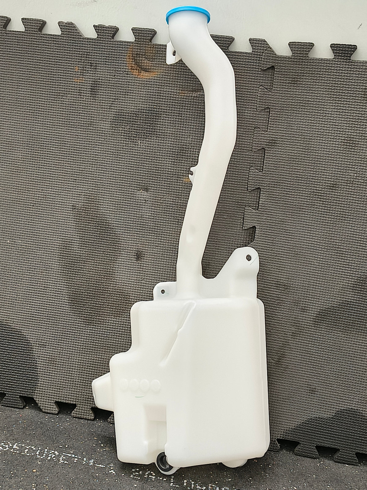 2003–2011 Honda Element Windshield Washer Reservoir Assembly with Pump 🚘💦