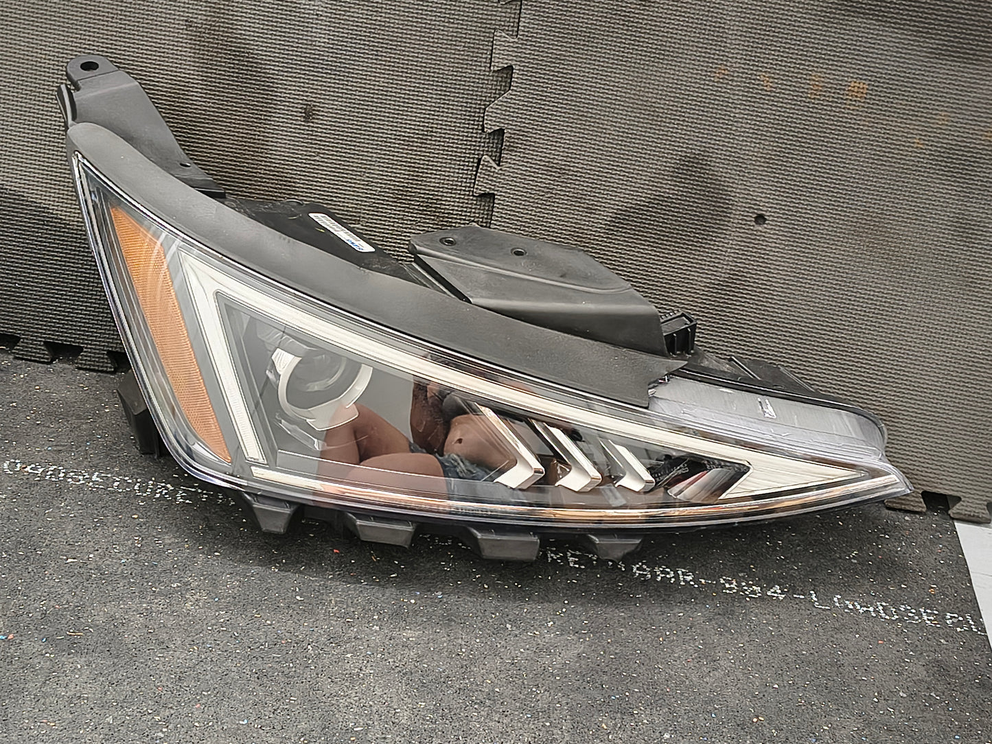 2019-2020 Hyundai Elantra Passenger Side Halogen Headlight w/ LED DRL 🛻💡
