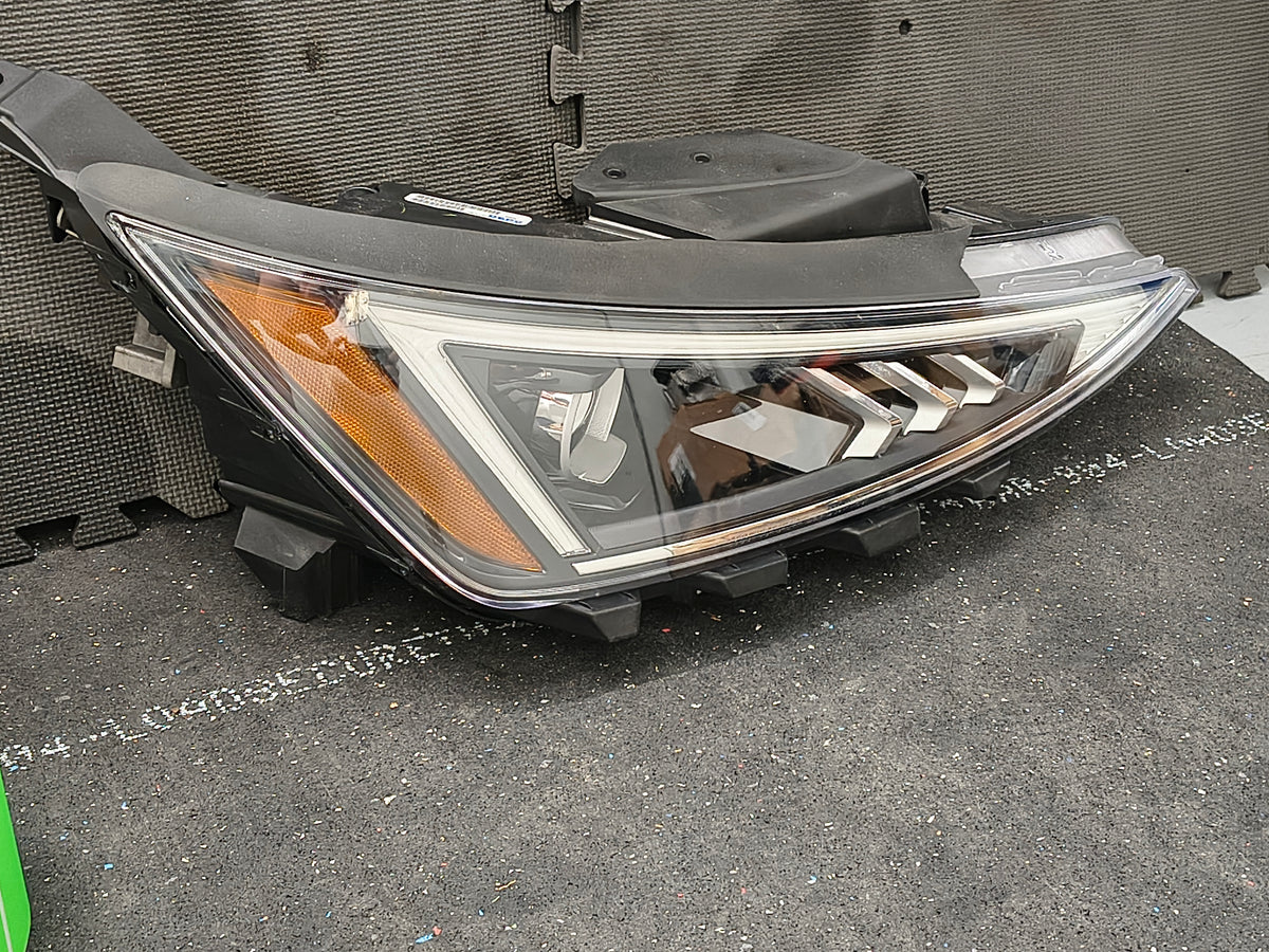 2019-2020 Hyundai Elantra Passenger Side Halogen Headlight w/ LED DRL 🛻💡
