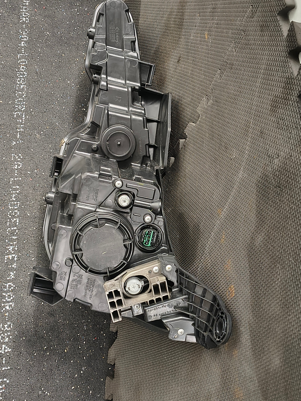 2019-2020 Hyundai Elantra Passenger Side Halogen Headlight w/ LED DRL 🛻💡