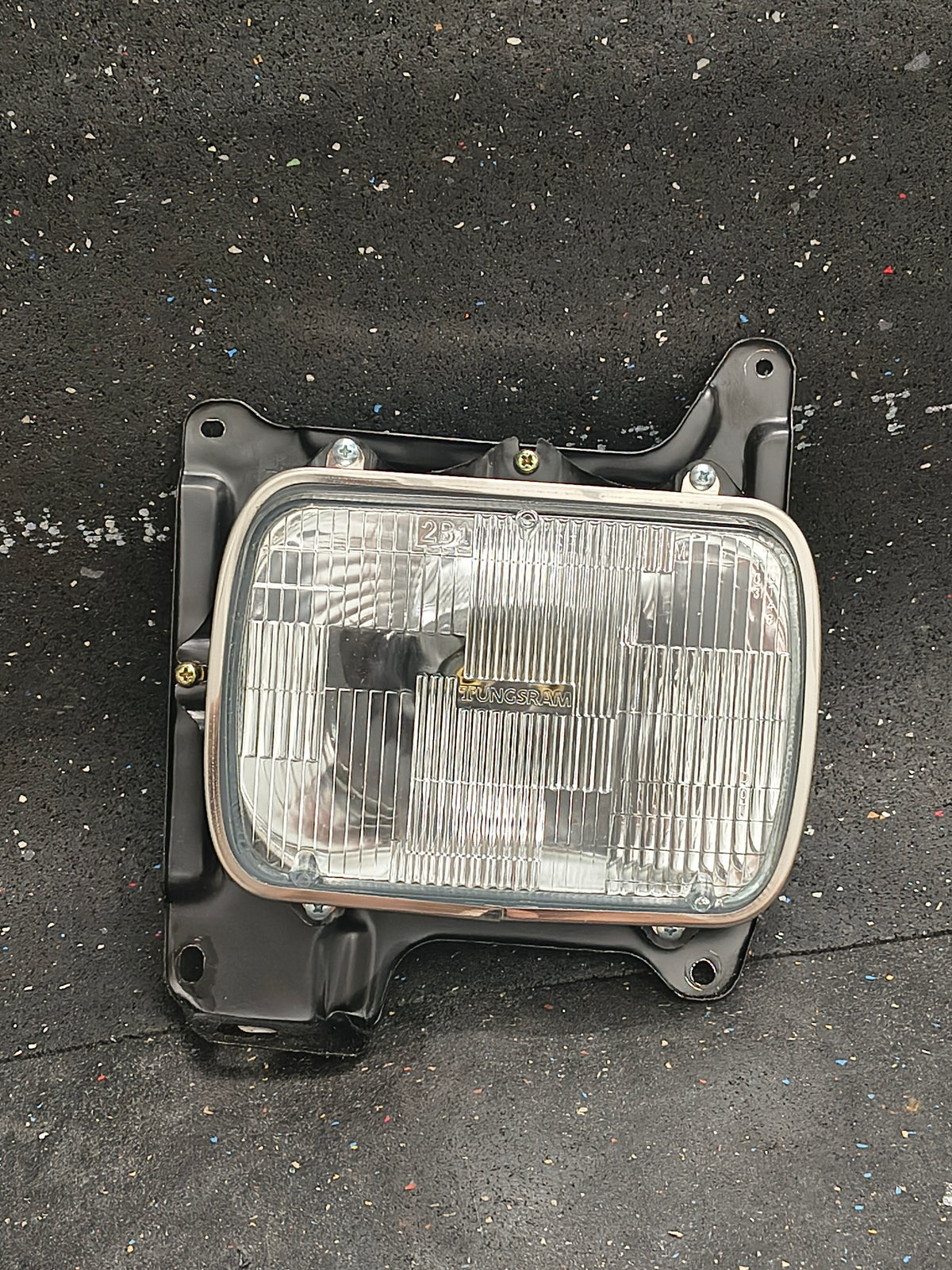 1986–1997 Nissan Hardbody (D21) Pickup Passenger Side Halogen Sealed Beam Headlight Assembly 🚘🔻🚨