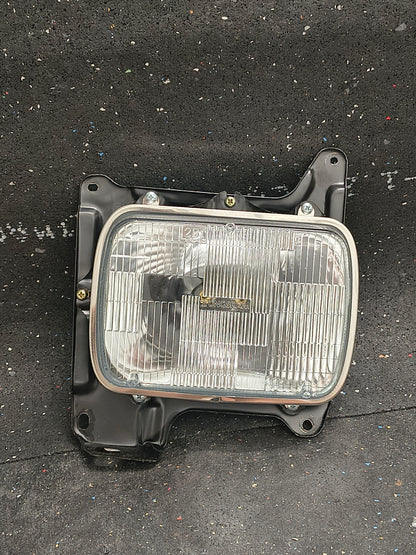 1986–1997 Nissan Hardbody (D21) Pickup Passenger Side Halogen Sealed Beam Headlight Assembly 🚘🔻🚨