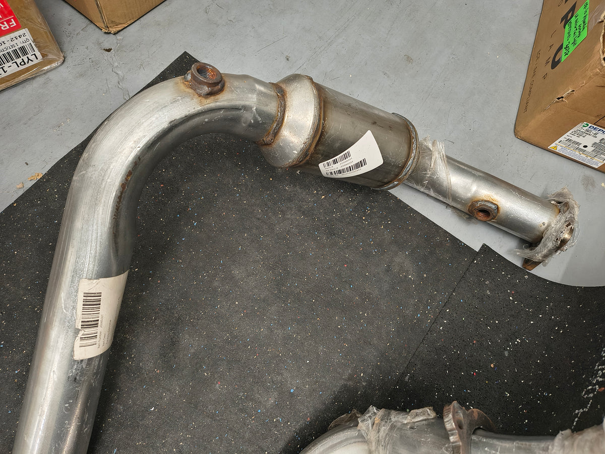 1999–2006 Chevy GMC Silverado / Sierra Tahoe / Suburban / Yukon / Avalanche Catalytic Converter Assembly (46-State Legal / Federal EPA) 🚘💨
