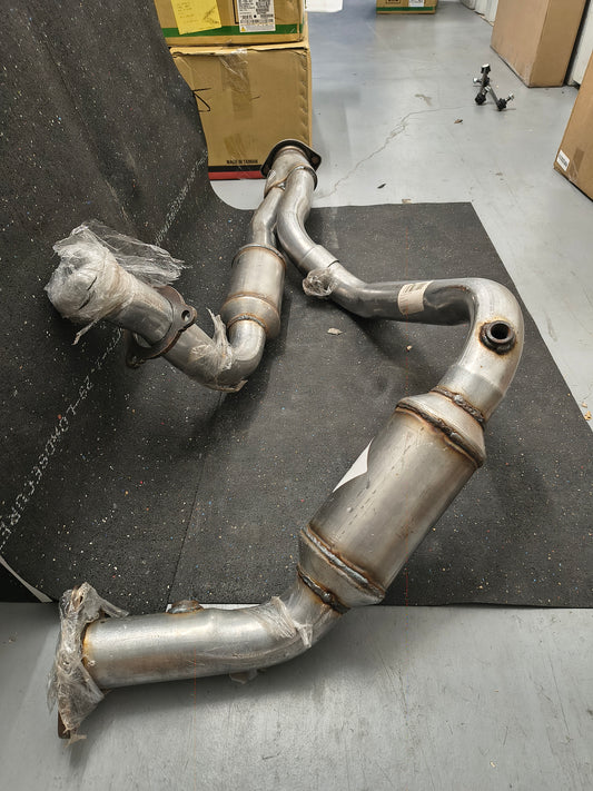 1999–2006 Chevy GMC Silverado / Sierra Tahoe / Suburban / Yukon / Avalanche Catalytic Converter Assembly (46-State Legal / Federal EPA) 🚘💨