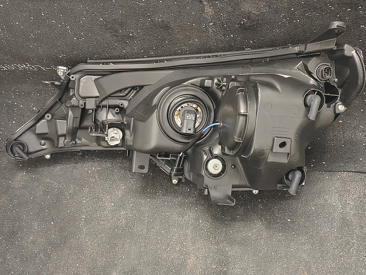 2013–2015 Toyota RAV4 Passenger Side Halogen Headlight Assembly (USA Built) 🚘💡