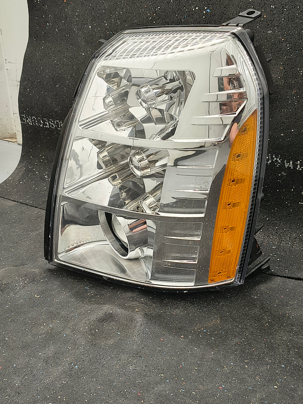 2007–2009 Chevrolet Suburban / GMC Yukon XL / Cadillac Escalade ESV/EXT Driver Side HID/Xenon Headlight Assembly 🚘⚙️