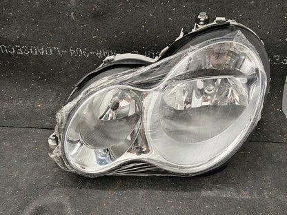 2005–2007 Mercedes-Benz C-Class Driver & Passenger Side Halogen Headlight Assemblies (Pair) 🚘⚙️