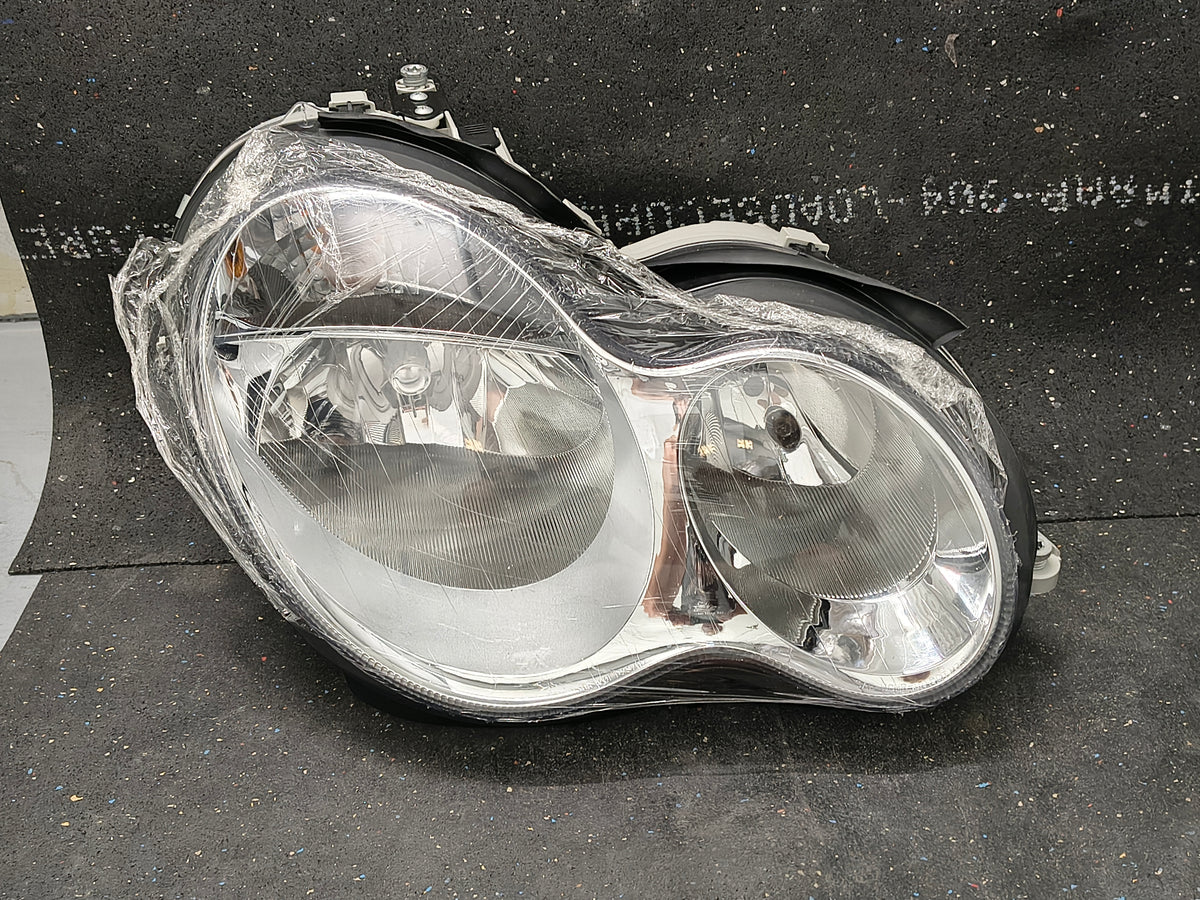 2005–2007 Mercedes-Benz C-Class Driver & Passenger Side Halogen Headlight Assemblies (Pair) 🚘⚙️