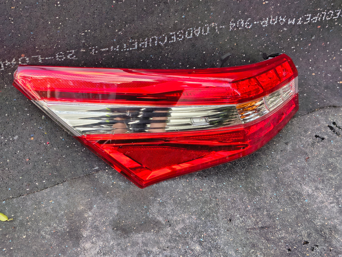 2013–2015 Toyota Avalon Driver Side Outer Tail Light Assembly 🚘⚙️