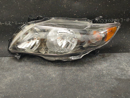 2009–2010 Toyota Corolla Driver Side Halogen Headlight Assembly w/ Bulbs 💡🚘