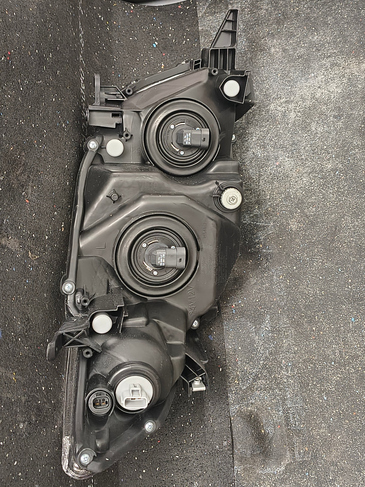 2009–2010 Toyota Corolla Driver Side Halogen Headlight Assembly w/ Bulbs 💡🚘