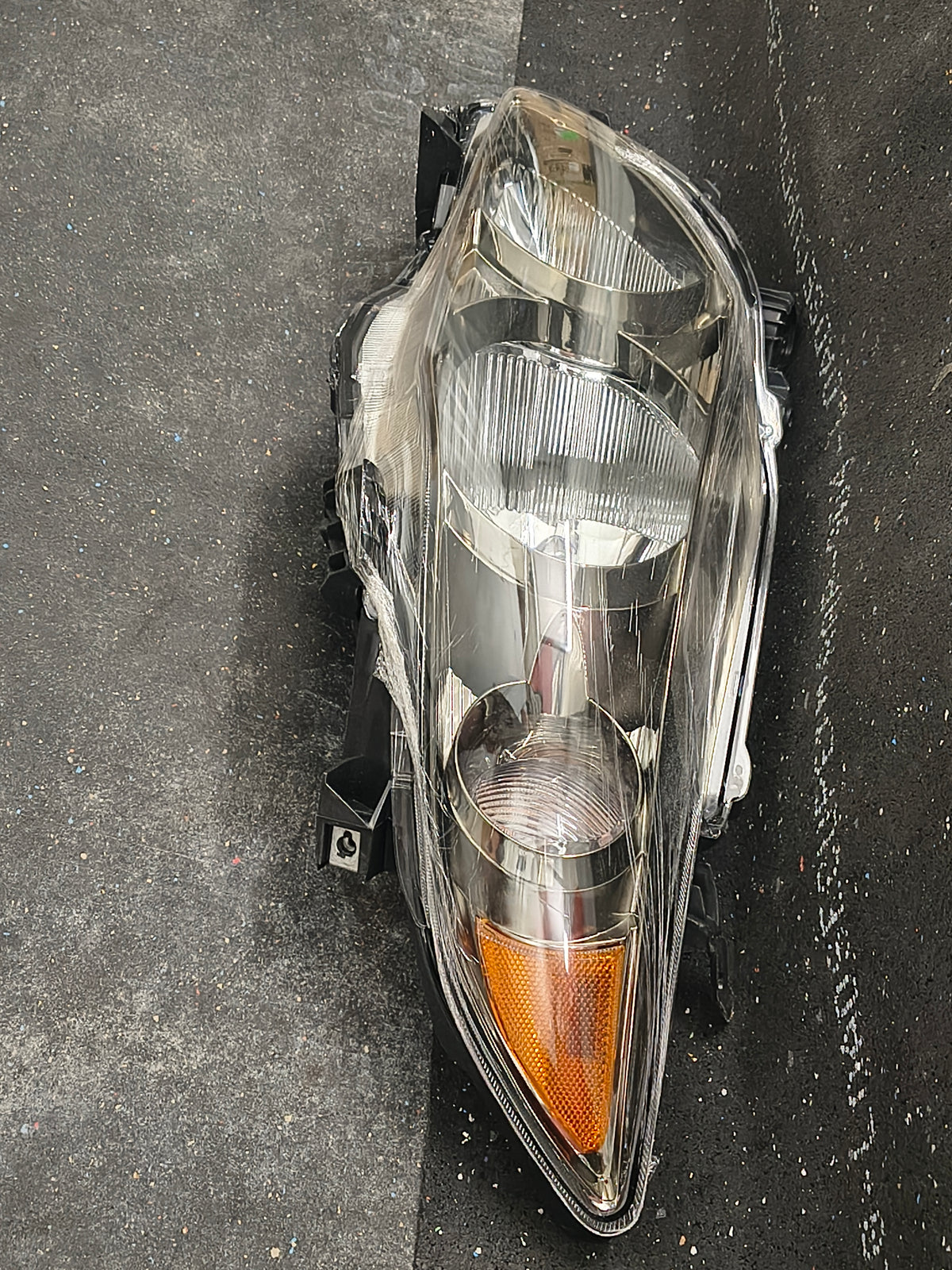 2009–2010 Toyota Corolla Driver Side Halogen Headlight Assembly w/ Bulbs 💡🚘