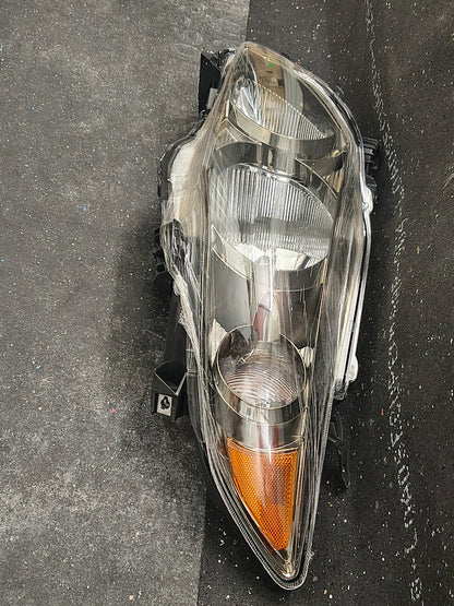 2009–2010 Toyota Corolla Driver Side Halogen Headlight Assembly w/ Bulbs 💡🚘