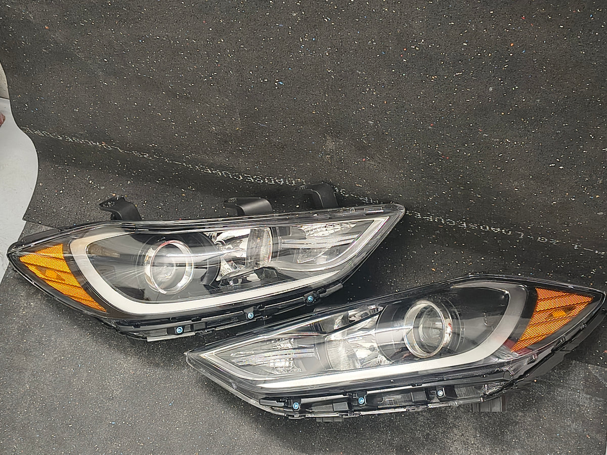 2013–2017 Hyundai Elantra Driver & Passenger Side Halogen Headlight Pair w/ Bulbs 💡🚘