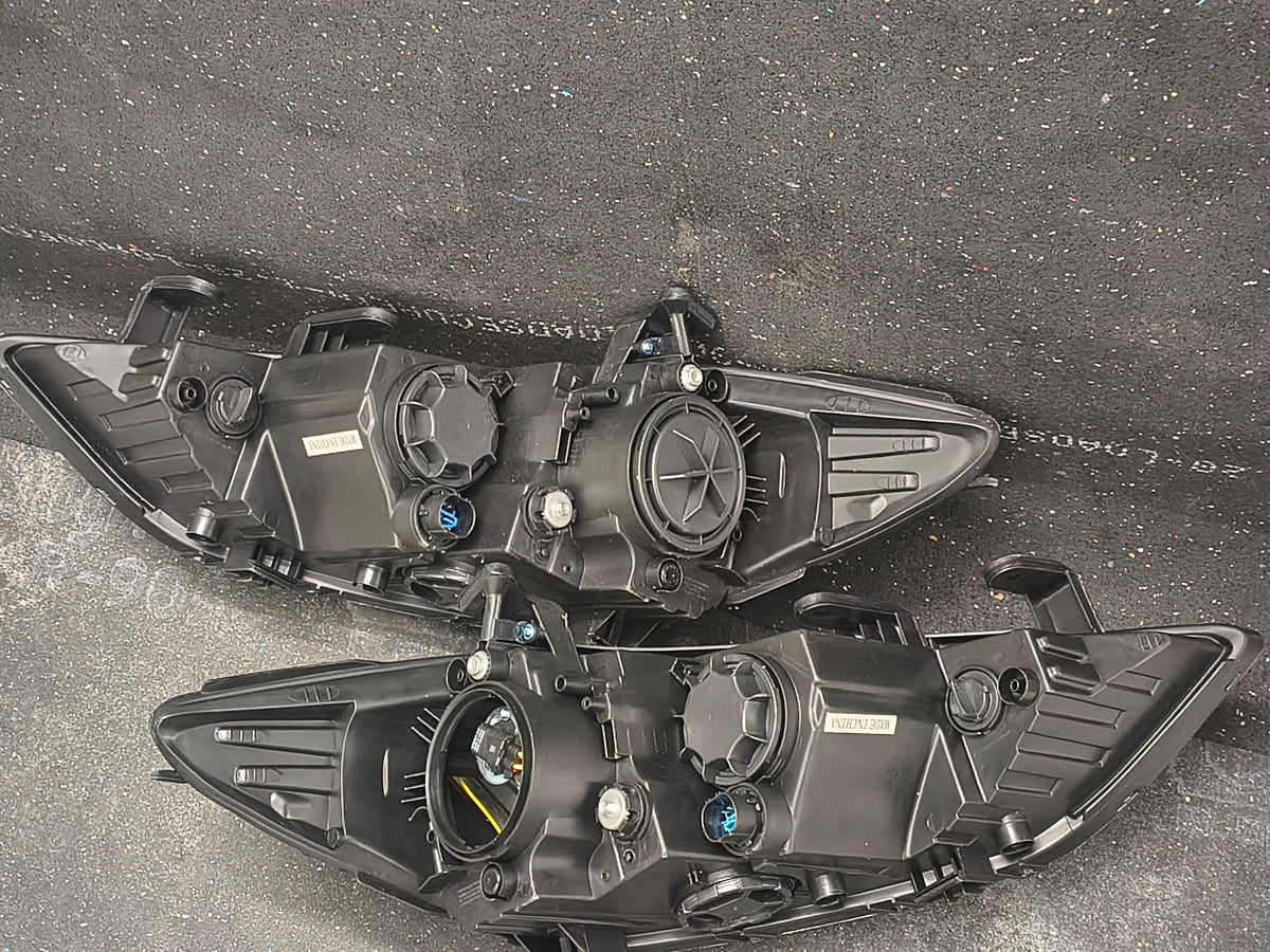 2013–2017 Hyundai Elantra Driver & Passenger Side Halogen Headlight Pair w/ Bulbs 💡🚘