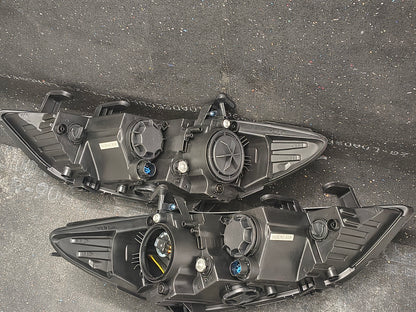2013–2017 Hyundai Elantra Driver & Passenger Side Halogen Headlight Pair w/ Bulbs 💡🚘