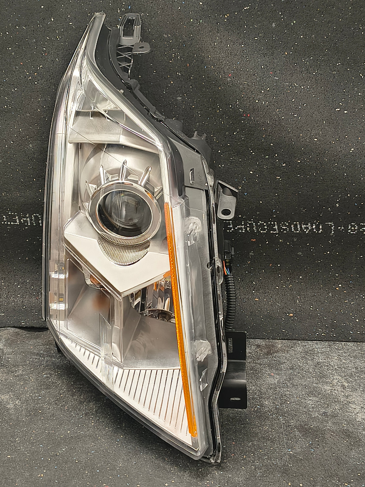 2010–2013 Cadillac SRX Passenger Side Halogen Headlight Assembly w/ Bulbs 💡🚘