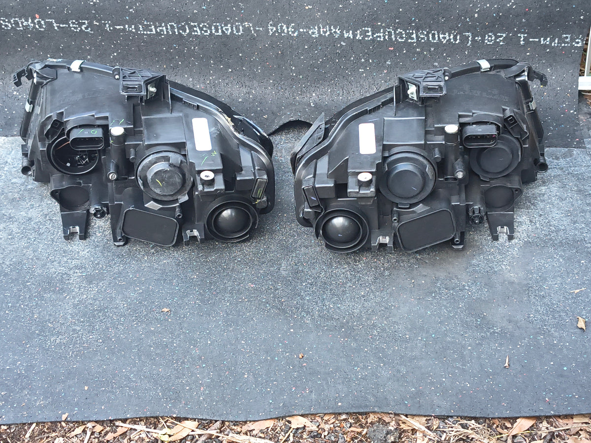 2009–2012 Audi A4 / A4 Quattro Driver and Passenger Side Halogen Headlight Set (With Bulbs) 💡🚘