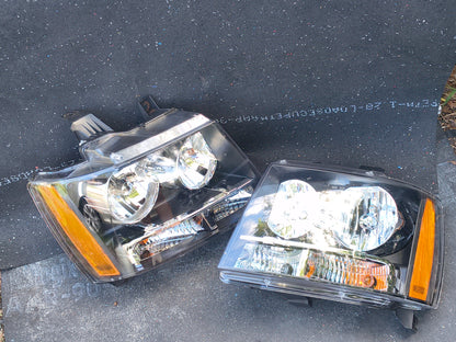 2007–2014 Chevy Tahoe / Suburban / Avalanche Driver and Passenger Side Halogen Headlight Set (With Bulbs) 💡🚘