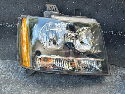 2007–2014 Chevy Tahoe / Suburban / Avalanche Driver and Passenger Side Halogen Headlight Set (With Bulbs) 💡🚘