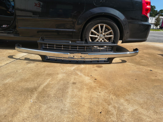 2007–2014 Chevrolet Silverado 1500 Grille Assembly (Dark Gray Shell & Insert w/ Chrome Moldings) ⚙️🚘