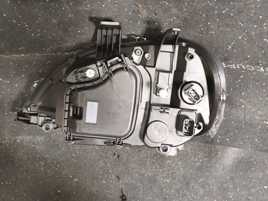 2000–2017 Freightliner Columbia Heavy-Duty Truck Passenger Side Headlight Assembly 🚛💡