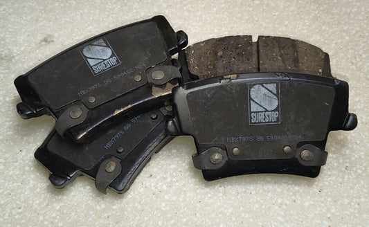 2005–2023 Chrysler 300 / Dodge Charger / Challenger / Magnum / Avenger Rear Ceramic Brake Pad Set 🚘🛑